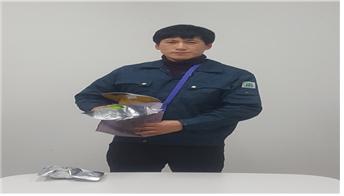 방독면과 정화통 은박 기밀포장지 확인